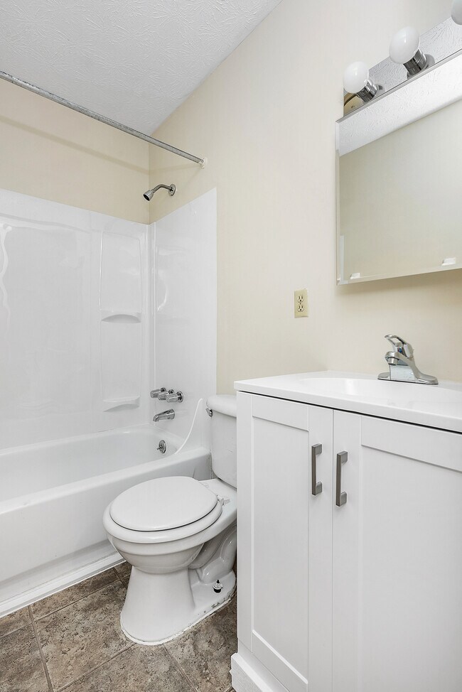 Pinecrest Village -  SPECIAL PROMOTION in Columbus, OH - Building Photo - Building Photo