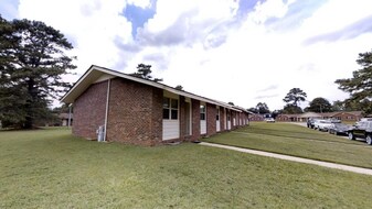 376 Crabapple Cir, Unit 89 in Fayetteville, NC - Building Photo