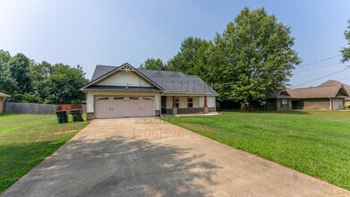13 Wheatland Way in Fort Mitchell, AL - Building Photo - Building Photo