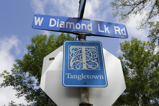 Diamond Lake Properties in Minneapolis, MN - Foto de edificio - Building Photo