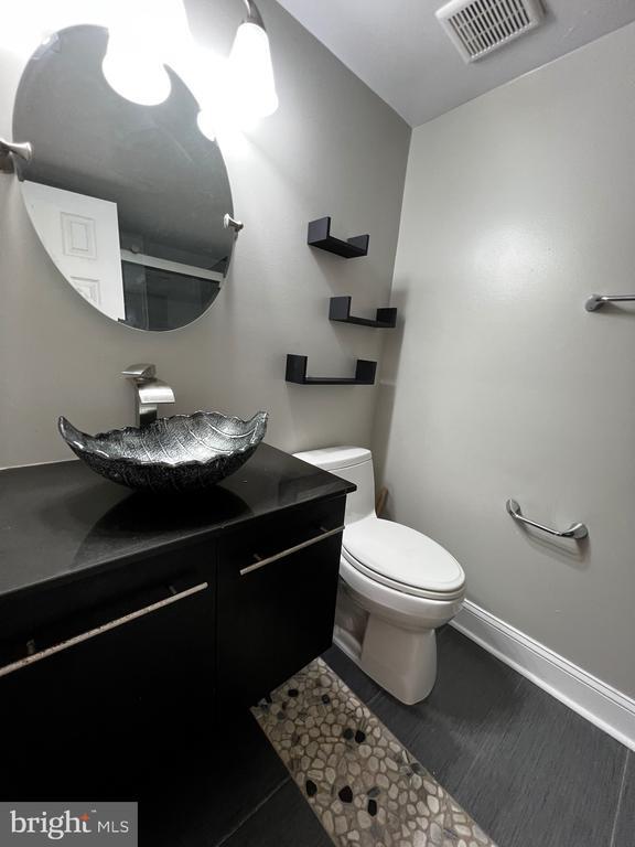 property at 6964 Hanover Pkwy