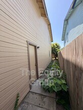 2408 W Packwood Dr in Visalia, CA - Building Photo - Building Photo