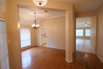15503 Clear Valley Dr in Houston, TX - Building Photo - Building Photo