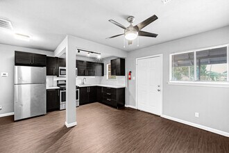 2801 Carrolton St, Unit 12 in Houston, TX - Building Photo - Building Photo