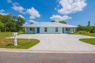 1106 Avenue E in Fort Pierce, FL - Building Photo - Building Photo