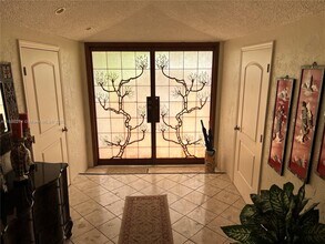 9501 E Calusa Club Dr in Miami, FL - Building Photo - Building Photo
