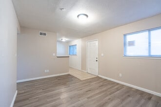 The Circle at Denison in Denison, TX - Building Photo - Interior Photo
