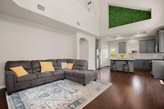 6406 Owl Creek Ln in Austin, TX - Building Photo - Building Photo