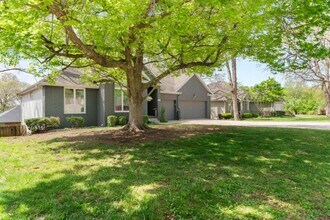 840 E Gaslight Dr in Springfield, MO - Building Photo - Building Photo