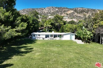 32440 Pacific Coast Hwy in Malibu, CA - Building Photo - Building Photo