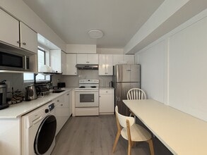 4876 Earles St in Vancouver, BC - Building Photo - Building Photo