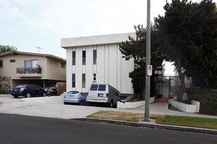 Vinton Royal Apartments in Los Angeles, CA - Building Photo