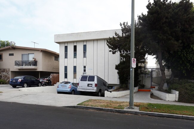 Vinton Royal Apartments in Los Angeles, CA - Building Photo - Building Photo