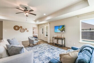 3230 Creek Side Dr in Corpus Christi, TX - Foto de edificio - Building Photo