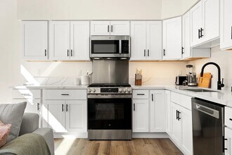 233 Ashland Ave in Santa Monica, CA - Foto de edificio - Building Photo