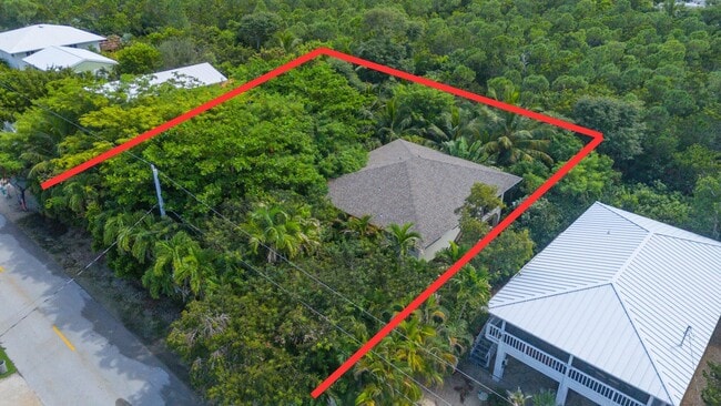 29850 Journeys End Rd in Big Pine Key, FL - Building Photo - Building Photo