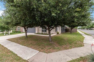 421 Capistrano Dr in San Marcos, TX - Building Photo