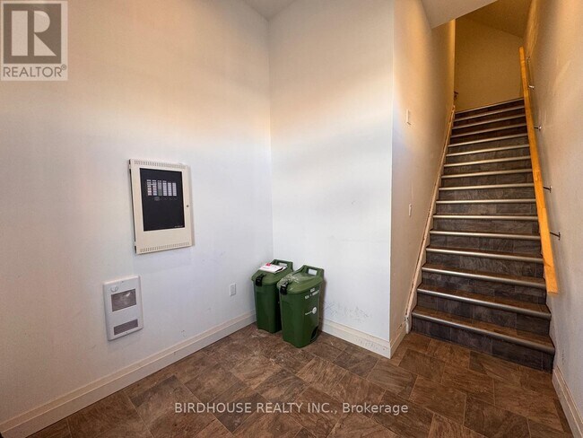 19 Cambridge St S in Kawartha Lakes, ON - Building Photo - Building Photo