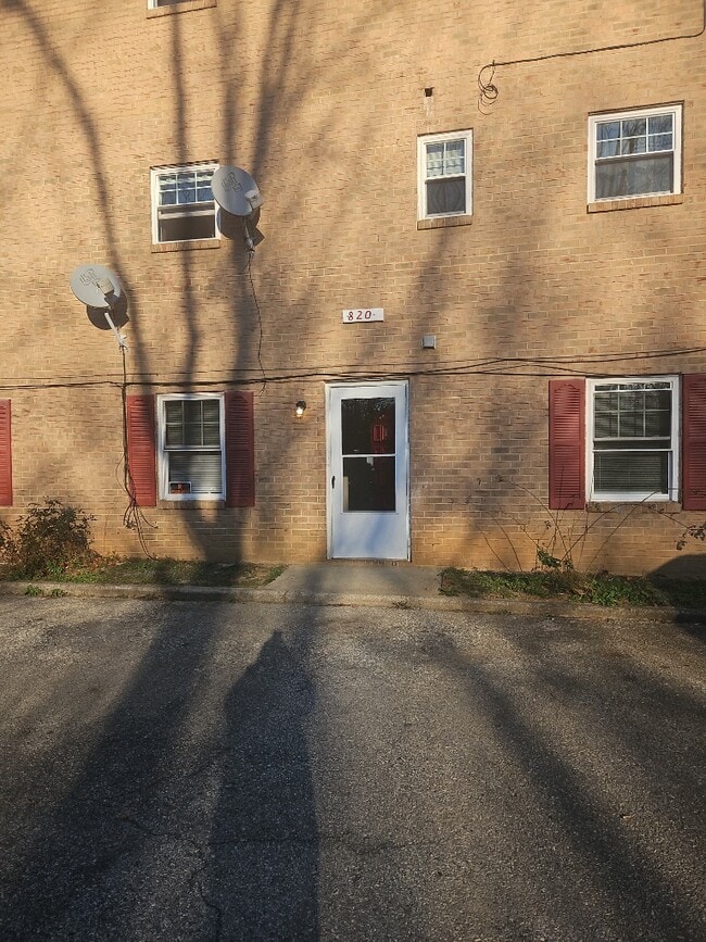 820 Westside Blvd NW, Unit 8 in Roanoke, VA - Building Photo - Building Photo