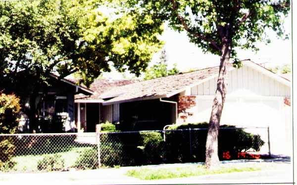 1123-1125 Sanchez Way in Redwood City, CA - Foto de edificio - Building Photo