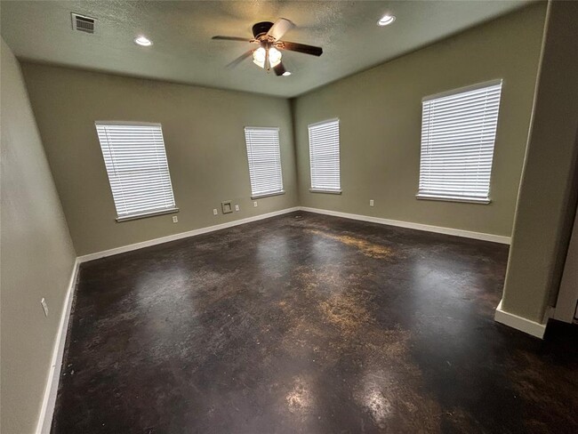 3130 Molly Dr in Huntsville, TX - Building Photo - Building Photo