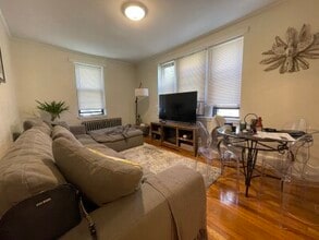 56 West St, Unit #1 in Medford, MA - Building Photo - Building Photo