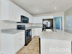 2051 Meadowglen Ln in Loganville, GA - Foto de edificio - Building Photo