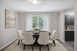 The Village at Wesley Chapel in Decatur, GA - Foto de edificio - Building Photo