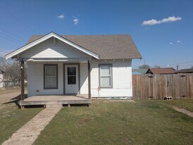 716 S Steele Ave in Cushing, OK - Building Photo