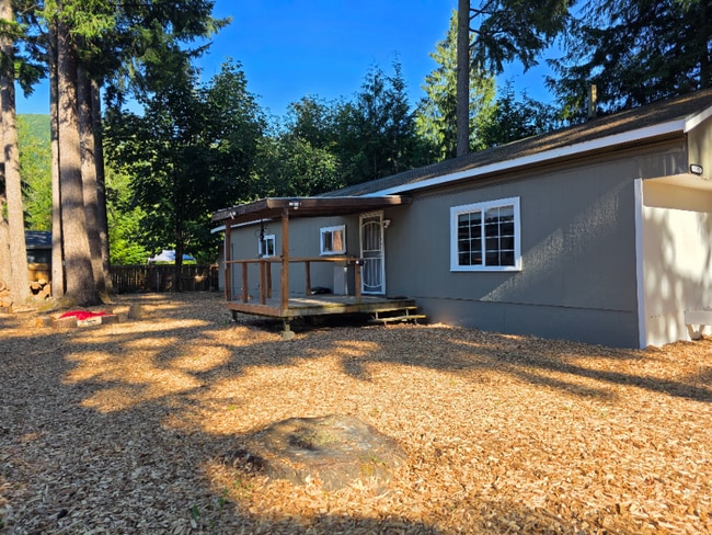 8397 Golden Valley Blvd in Maple Falls, WA - Building Photo - Building Photo