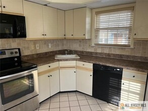 27B Benjamin Franklin Dr in Monroe Township, NJ - Building Photo - Building Photo