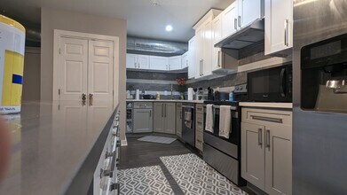 2203 Tierwester St in Houston, TX - Foto de edificio - Building Photo