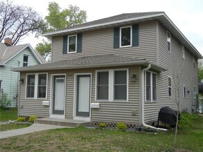 2327 Cole Ave SE in Minneapolis, MN - Building Photo - Building Photo