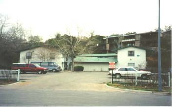 Zilker Capri in Austin, TX - Building Photo - Building Photo