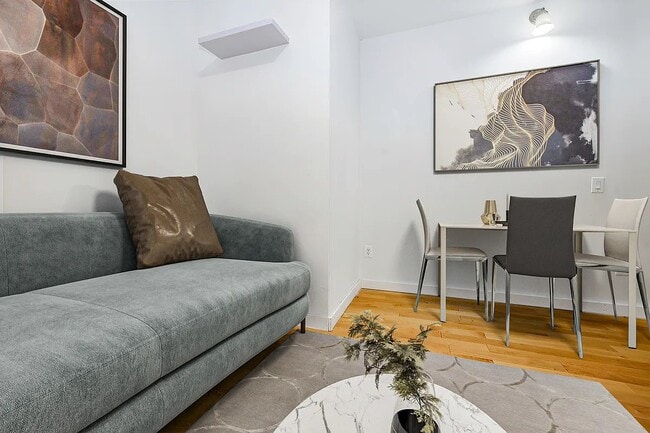 203 Spring St in New York, NY - Building Photo - Building Photo