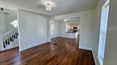 527 James Ave SE in Grand Rapids, MI - Building Photo - Building Photo