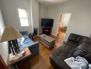 42 Waugh St, Unit #2 in Lowell, MA - Building Photo - Building Photo