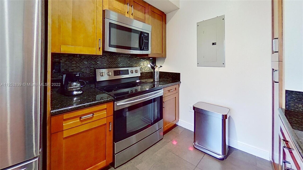 11631 SW 2nd St, Unit 304 in Pembroke Pines, FL - Building Photo