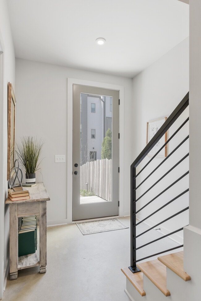 358 E Village Ln in Nashville, TN - Building Photo - Building Photo