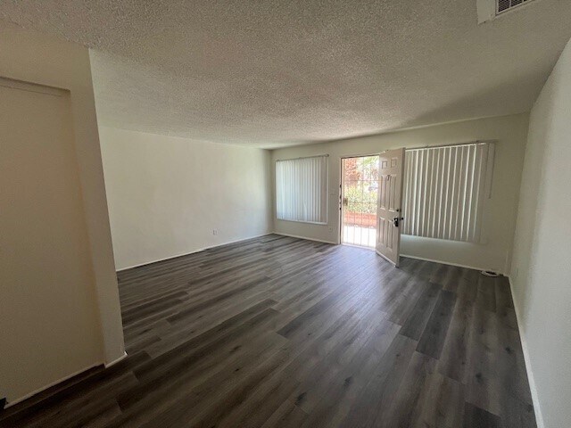51099 Eisenhower Dr, Unit 2 in La Quinta, CA - Building Photo - Building Photo
