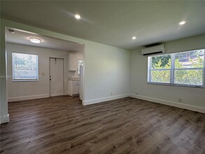 2321 Madison St in Hollywood, FL - Building Photo - Building Photo