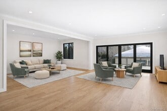31 Gedney Way in White Plains, NY - Building Photo - Building Photo