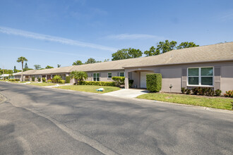 Chateaux de Bardmoor in Seminole, FL - Building Photo - Building Photo