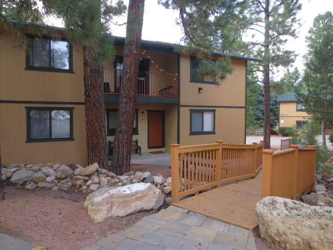 Wavertree Apartments in Flagstaff, AZ - Foto de edificio - Building Photo