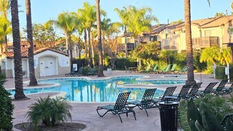 39271 Flamingo Bay in Murrieta, CA - Building Photo