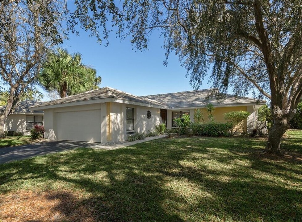 231 Southampton Ln in Venice, FL - Building Photo