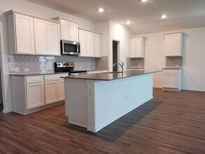 105 Bear Oak St in Hutto, TX - Building Photo - Building Photo