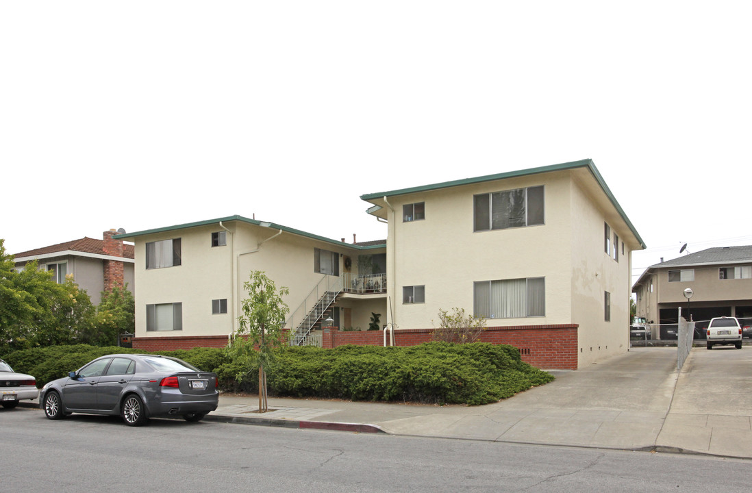 686 Grand Coulee Ave in Sunnyvale, CA - Building Photo