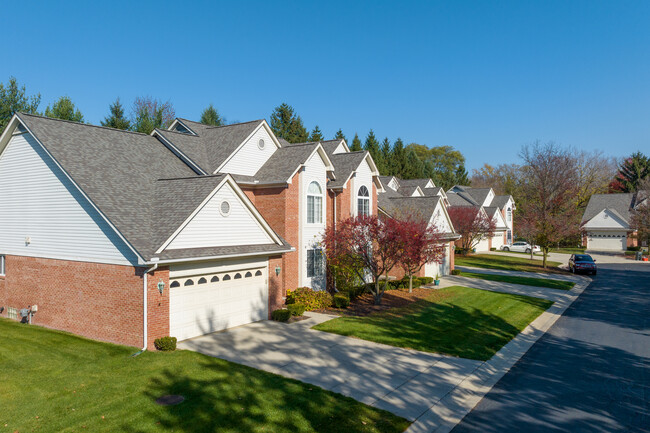 Navin Oaks Condos in Livonia, MI - Building Photo - Building Photo