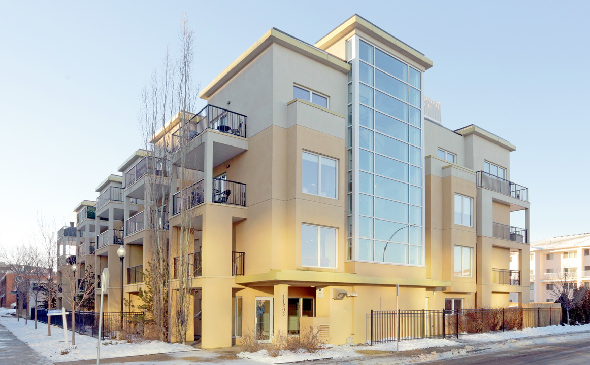 11203 103A Ave NW in Edmonton, AB - Building Photo